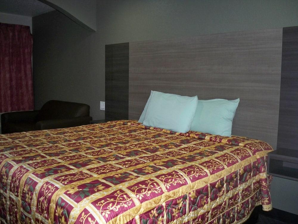 Scottish Inn & Suites