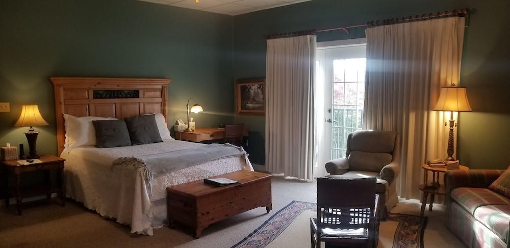 Downtown Guest Quarters Hotel