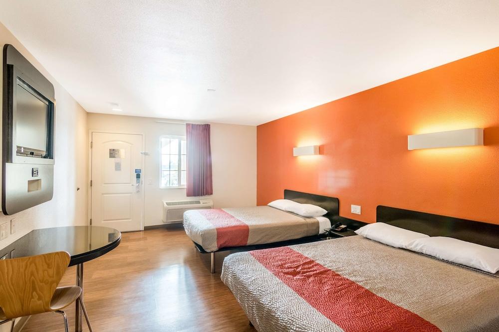 Motel 6 Bell Gardens, CA - Los Angeles