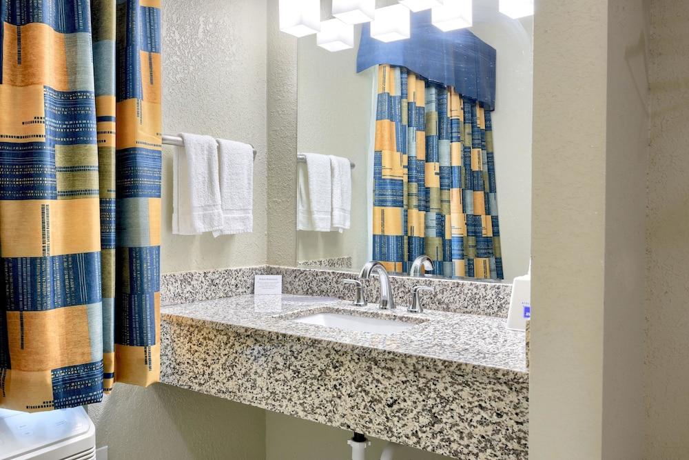 Rodeway Inn & Suites Ithaca South