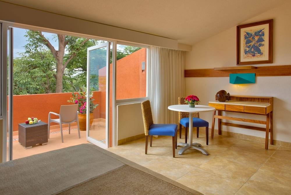 Las Brisas Huatulco – All Inclusive