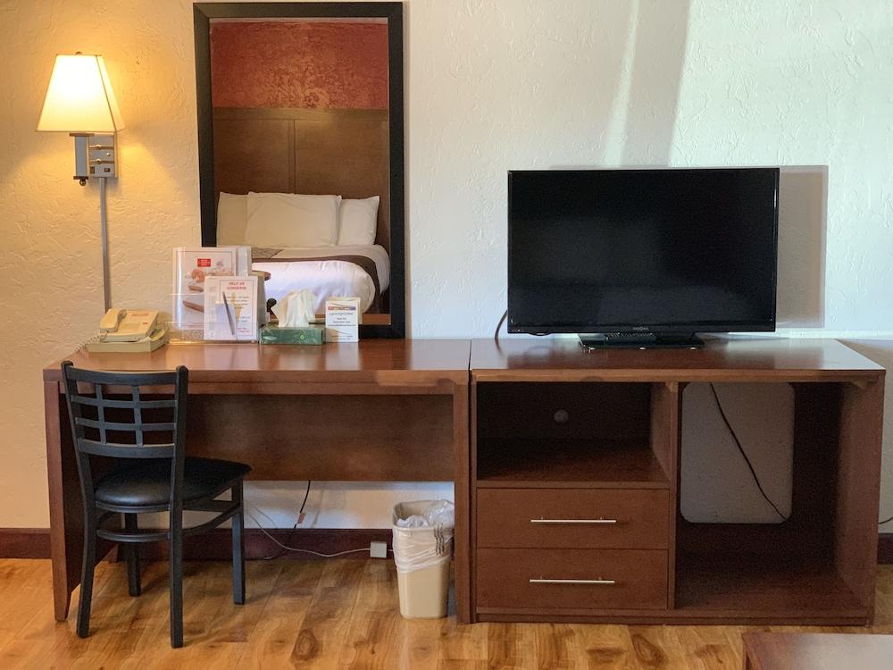 Red Carpet Inn Medford