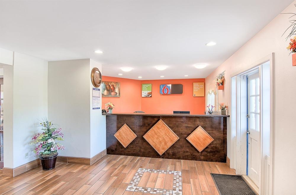 Motel 6 Harrisonburg, VA - South