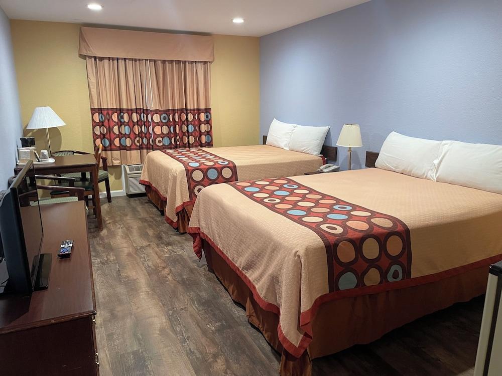 Harvest Inn, Dixon/ UC Davis.