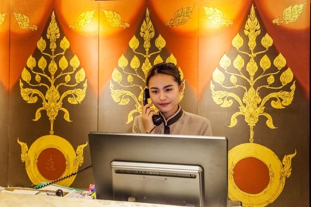 Bangkok Palace Hotel