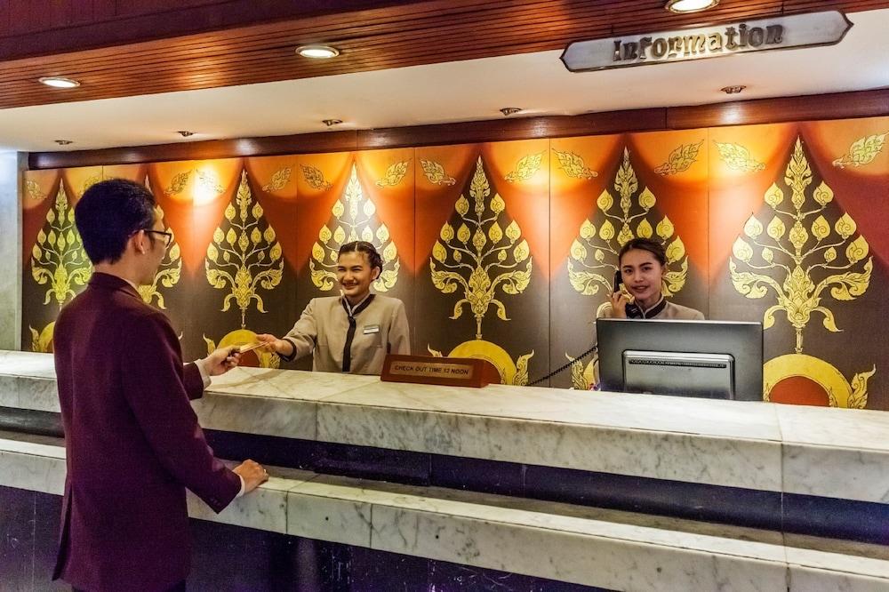 Bangkok Palace Hotel