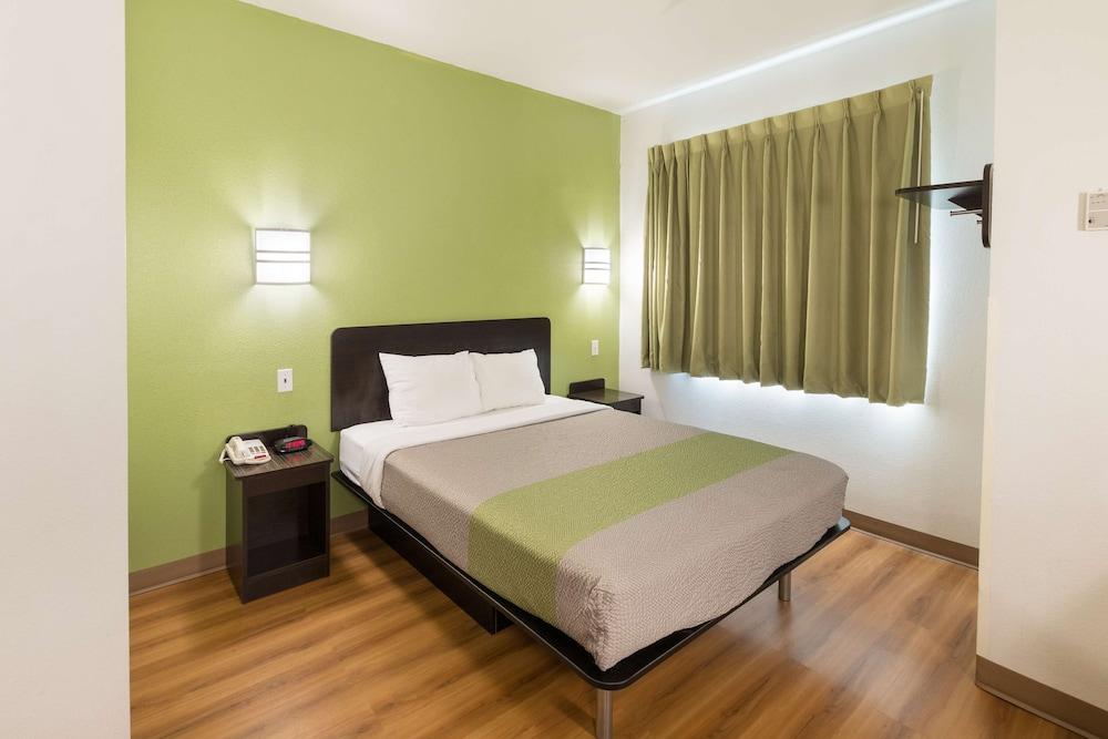 Motel 6 Hillsboro, TX