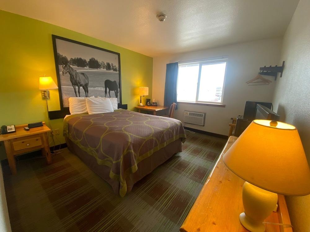 Super 8 by Wyndham Powell