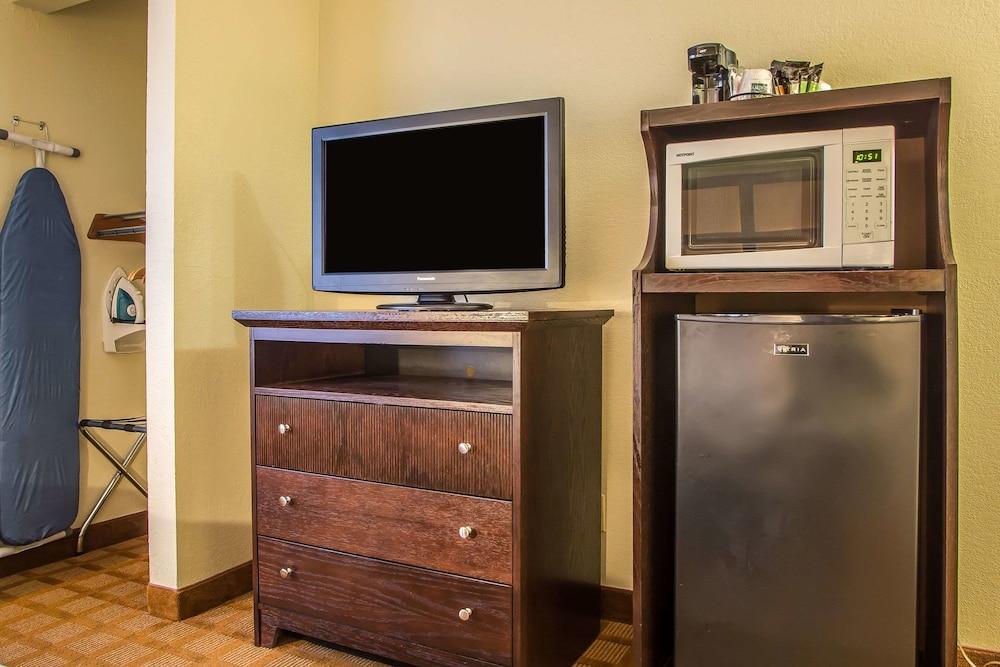 Quality Inn & Suites Marinette