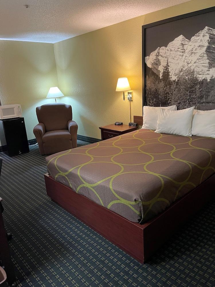 Super 8 by Wyndham Trinidad