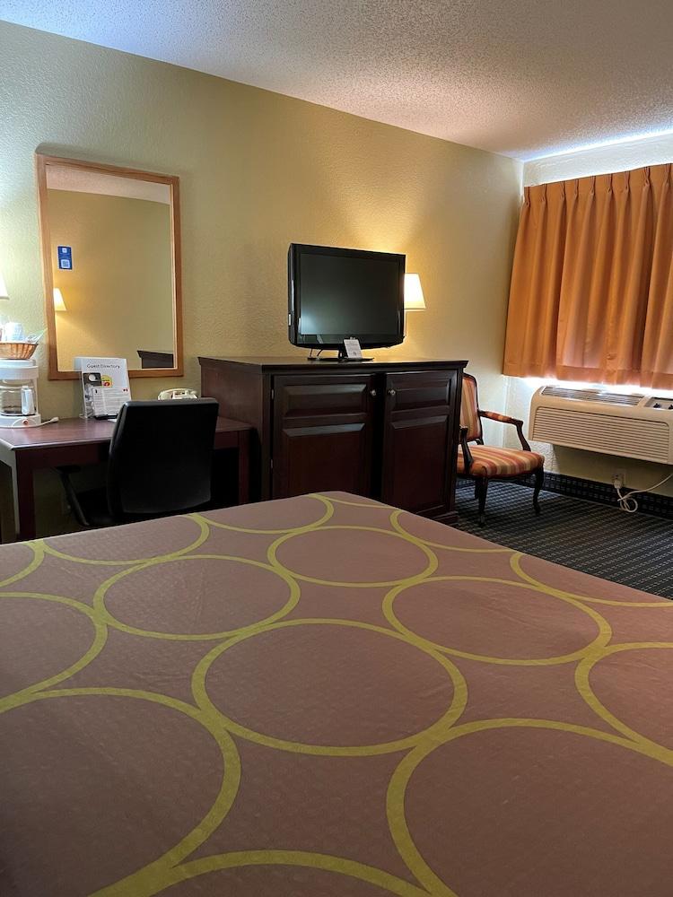 Super 8 by Wyndham Trinidad