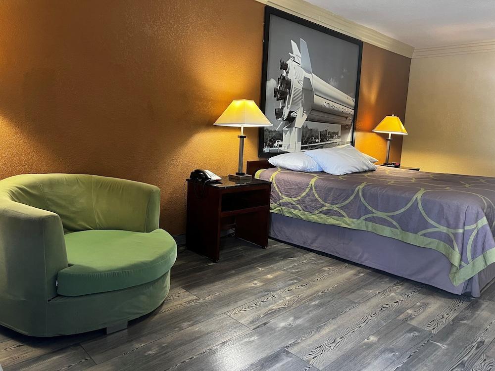 Express Inn & Suites