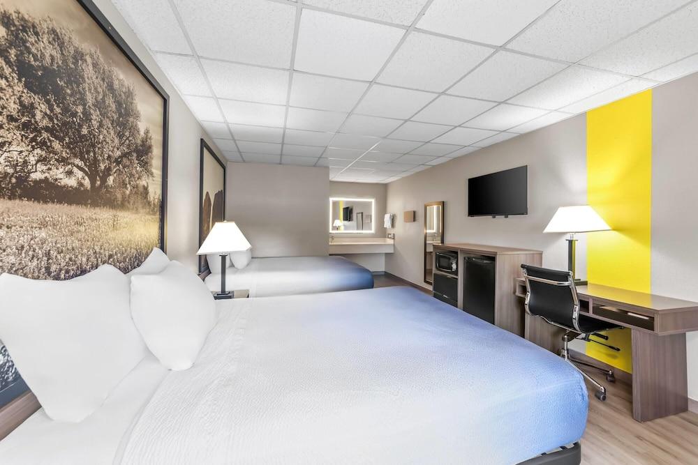 Super 8 by Wyndham Fredericksburg