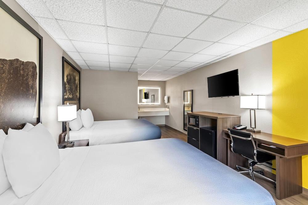 Super 8 by Wyndham Fredericksburg