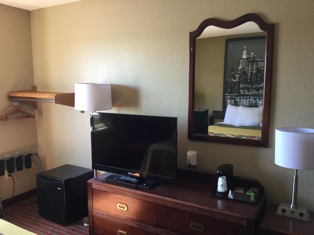 Super 8 by Wyndham Amsterdam