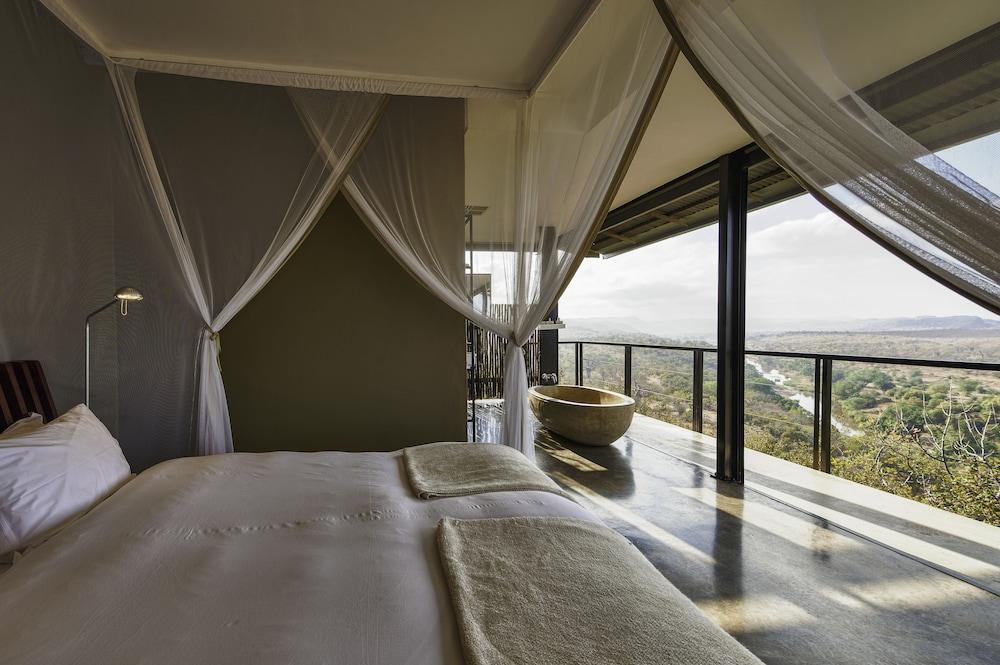 The Outpost & Pel's Post