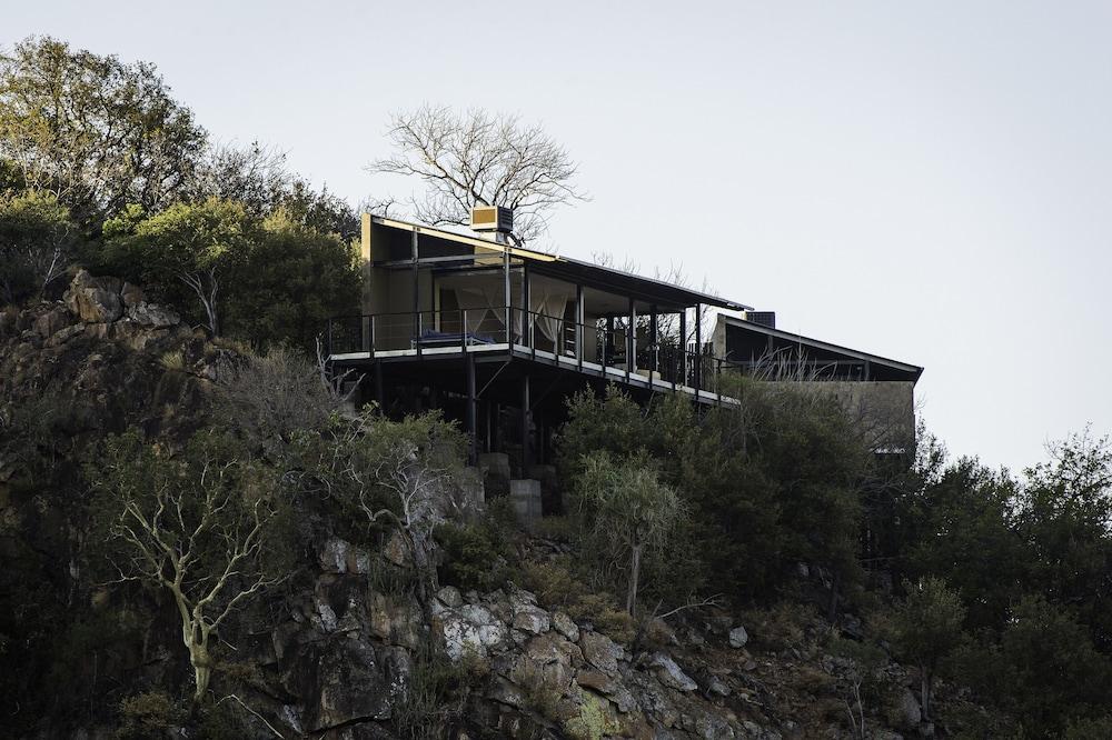 The Outpost & Pel's Post