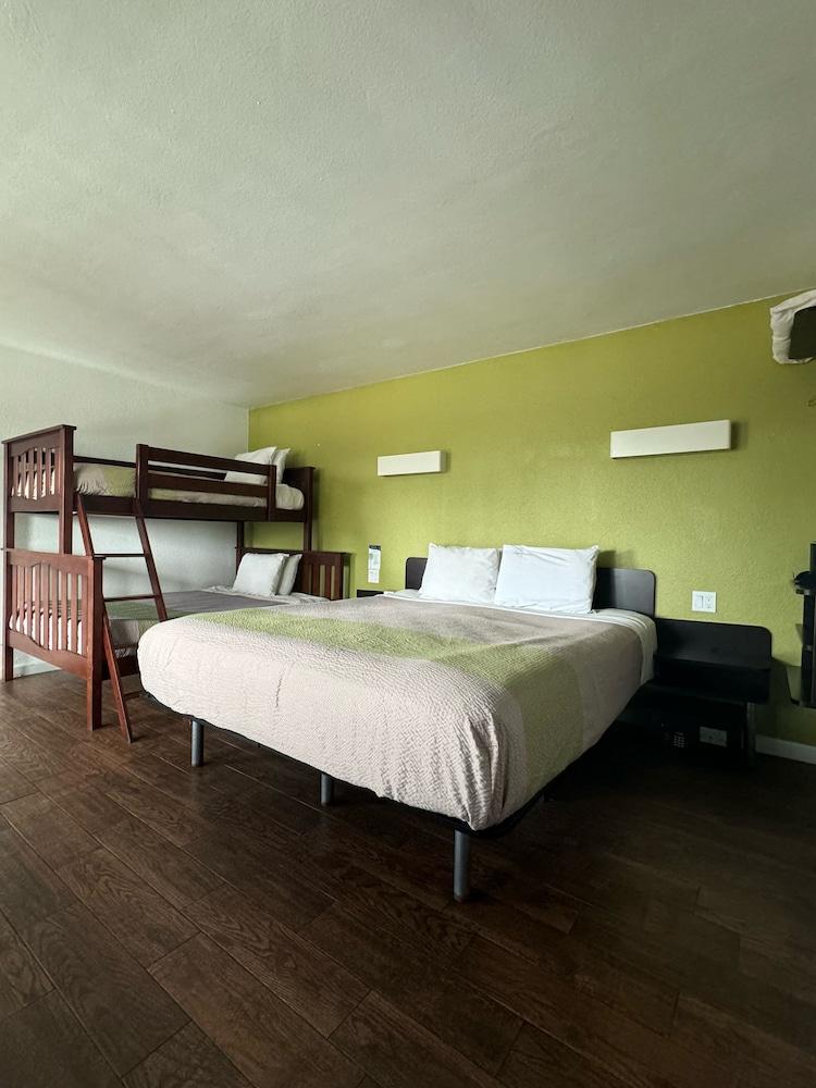 Fisherman's Cove Inn