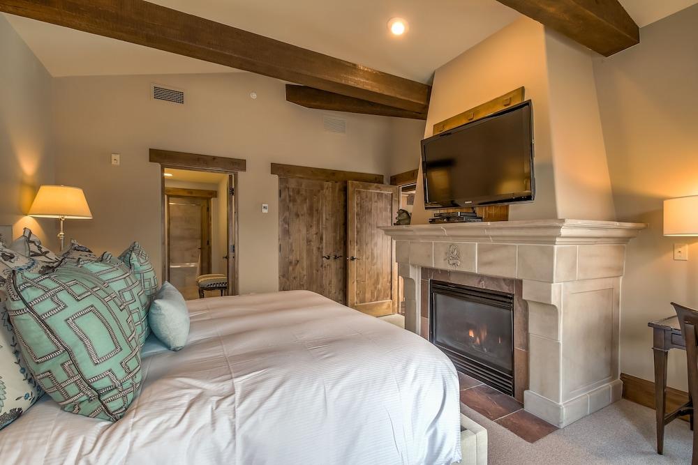 The Chateaux Deer Valley