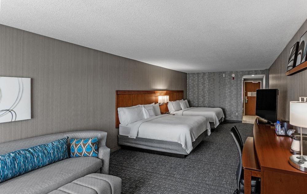 Courtyard by Marriott Easton-Columbus