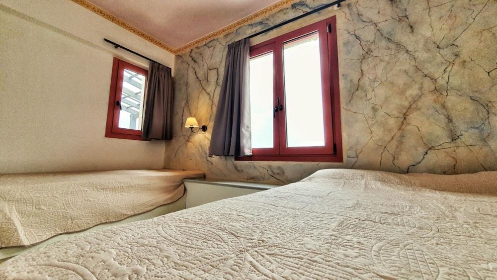 Korifi Suites Collection - Adults Only