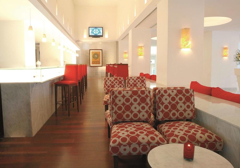 Hotel Emporio Acapulco