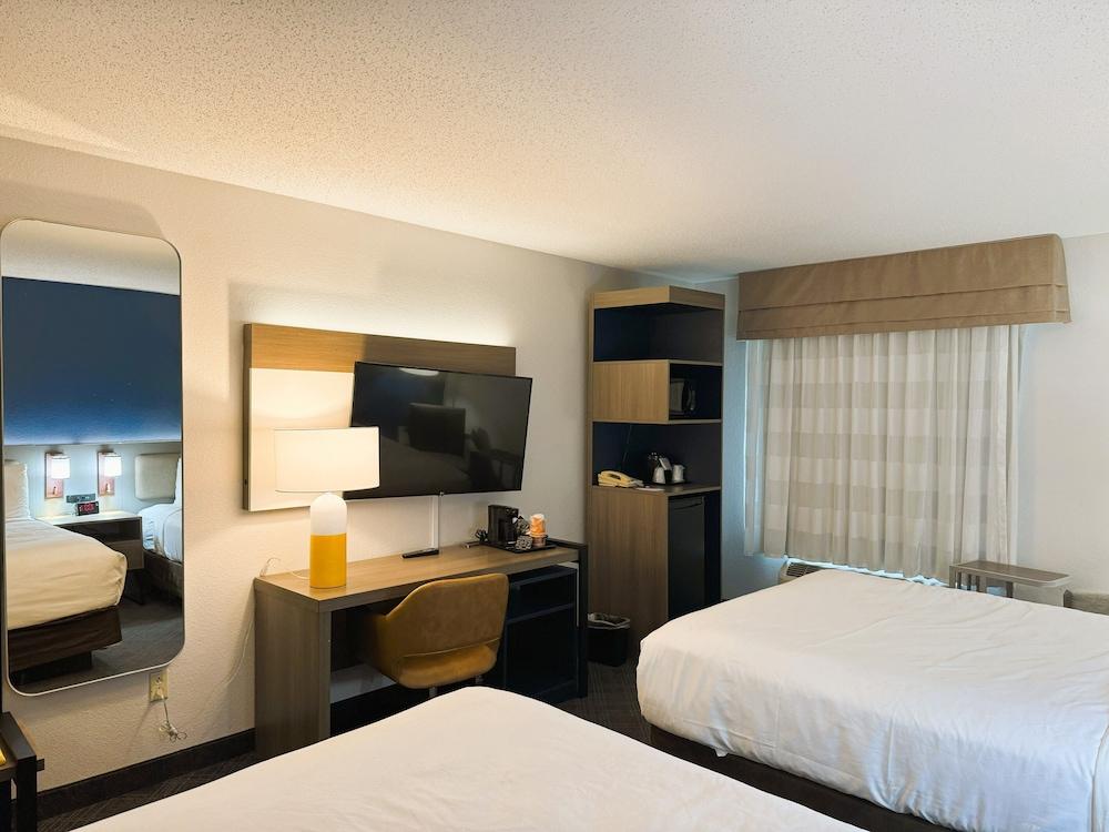 Comfort Inn & Suites Sheboygan I-43