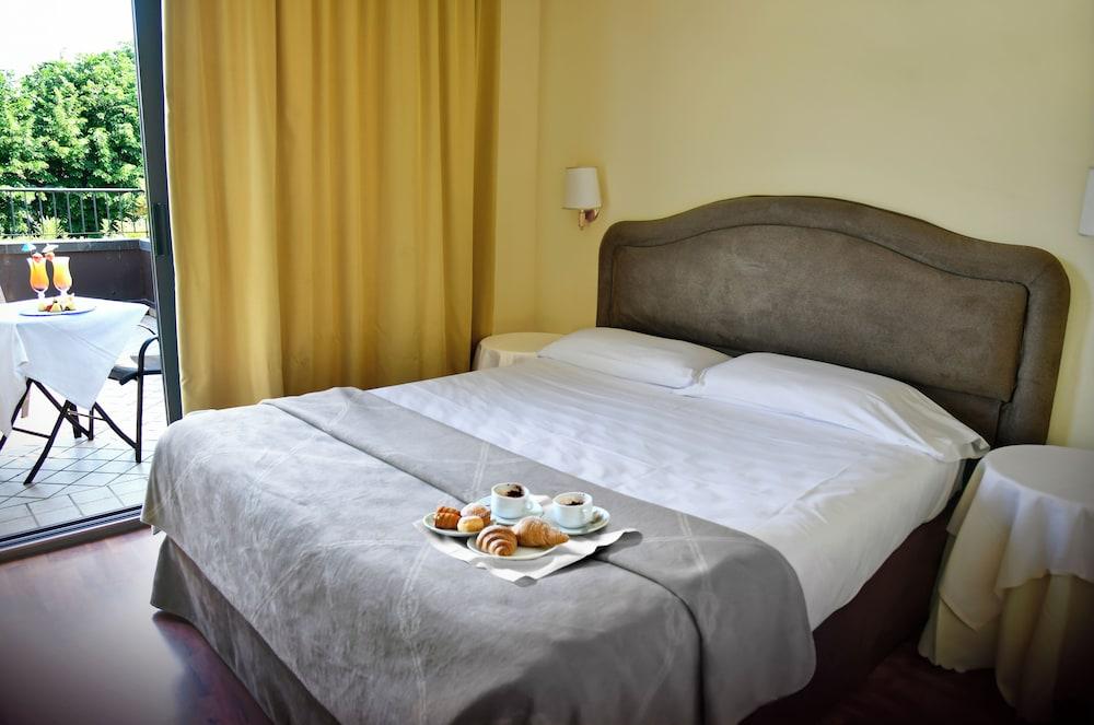 Admiral Hotel Villa Erme