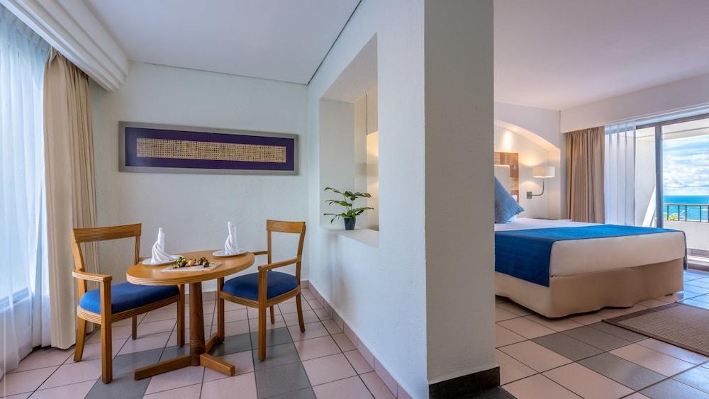 Park Royal Beach Huatulco – All Inclusive