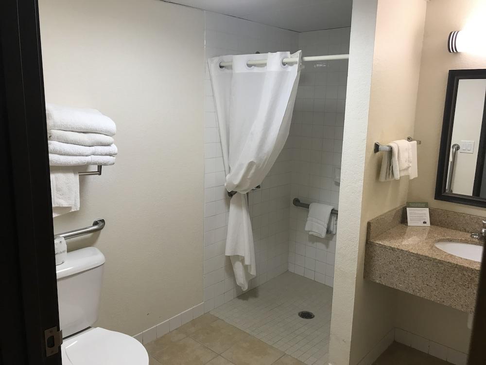 AmericInn by Wyndham West Bend