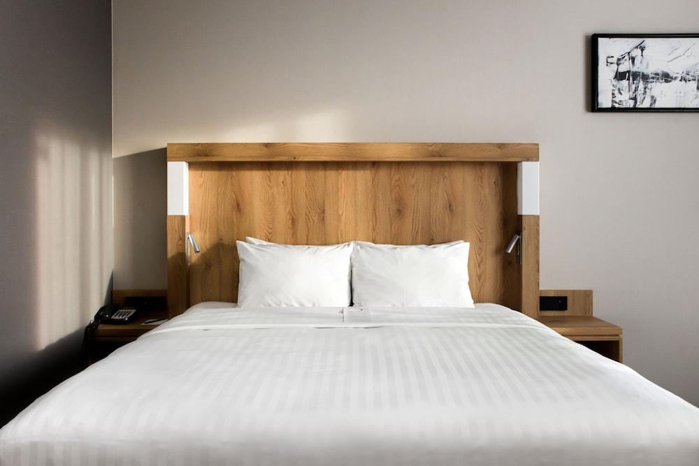 Courtyard by Marriott Warsaw Airport