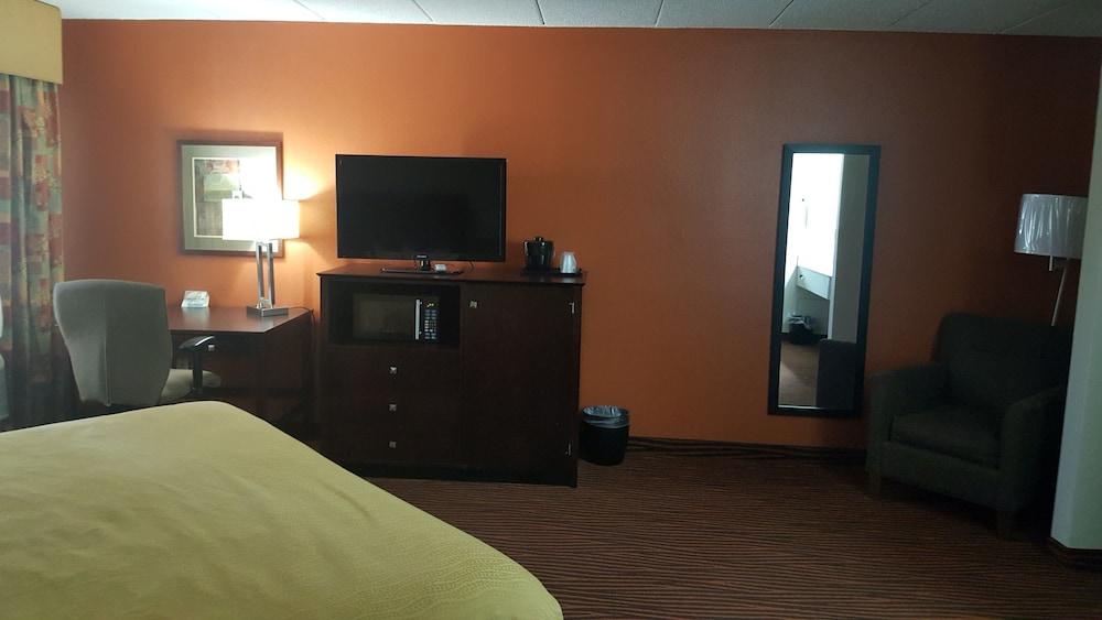 AmericInn by Wyndham Muscatine