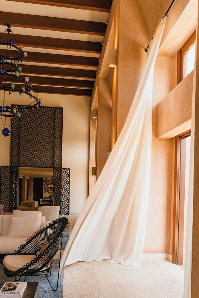 Phāea Blue - Small Luxury Hotels of the World