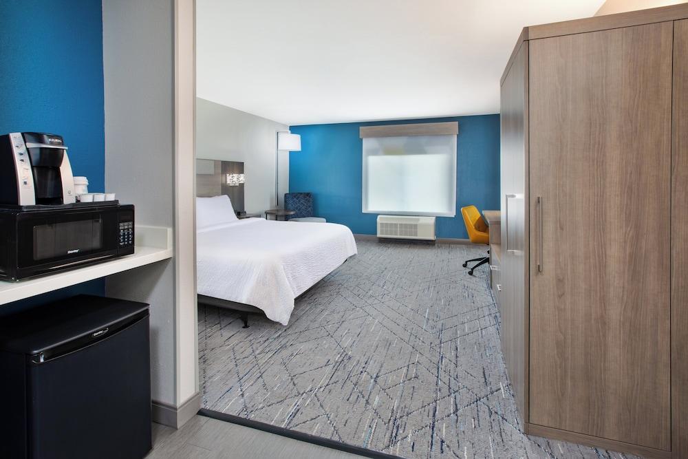 Holiday Inn Express & Suites W. Monroe by IHG