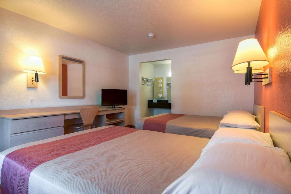 Motel 6 San Dimas, CA - Los Angeles