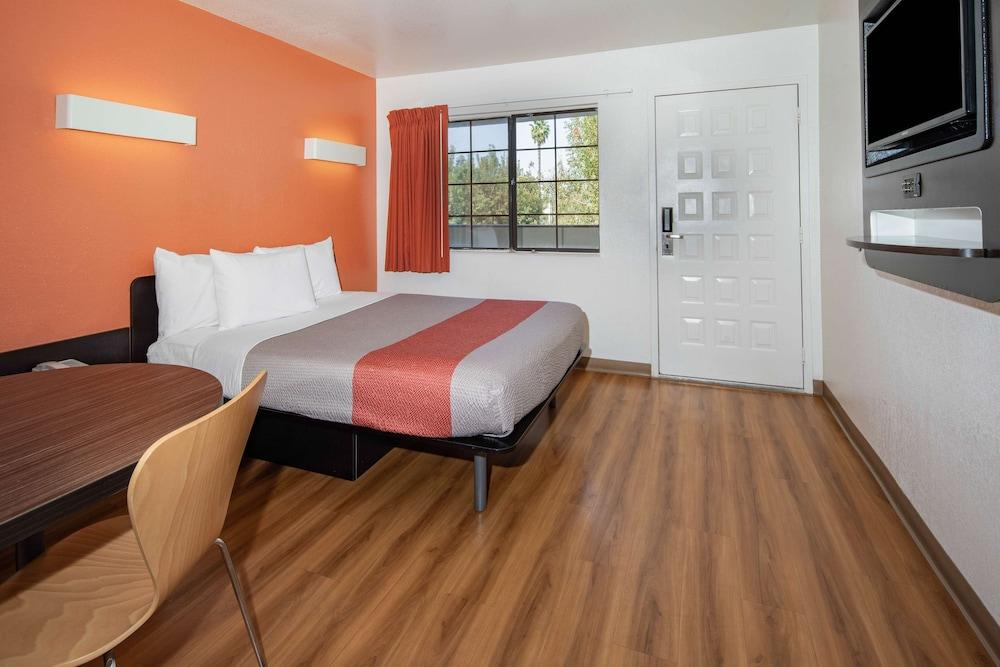 Motel 6 Thousand Oaks, CA
