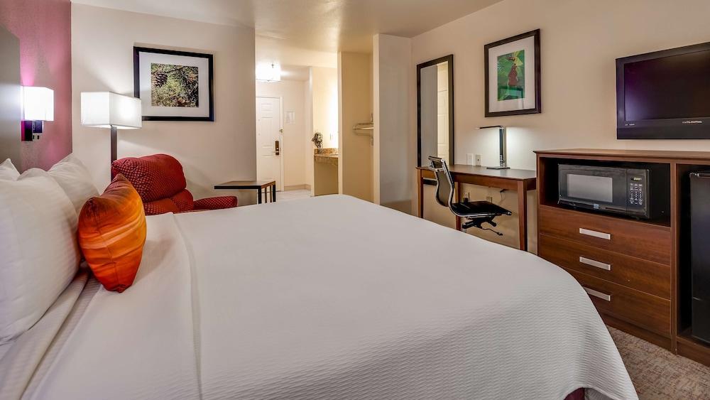 Best Western Pineywoods Inn