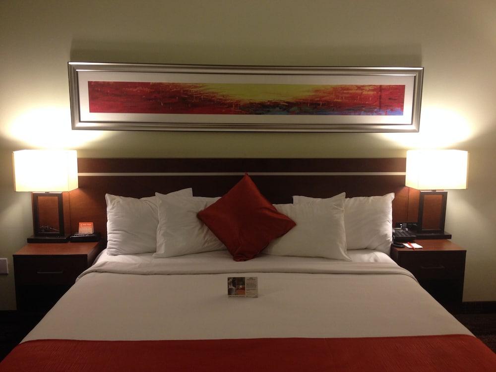 Bedfort Inn & Suites