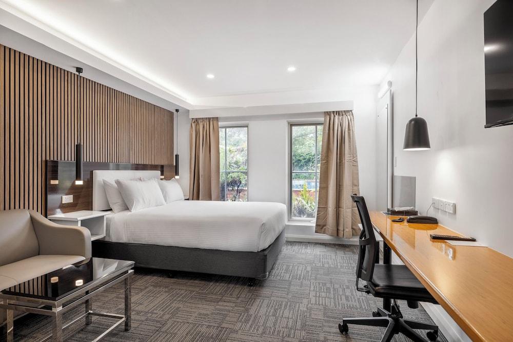 Best Western Plus Buckingham International