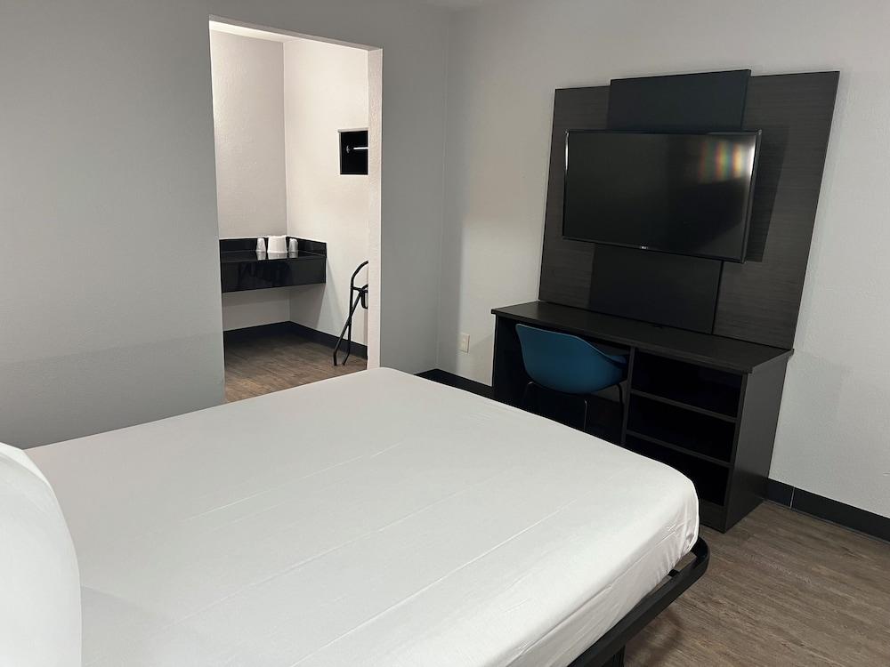 Motel 6 Lakeland, FL