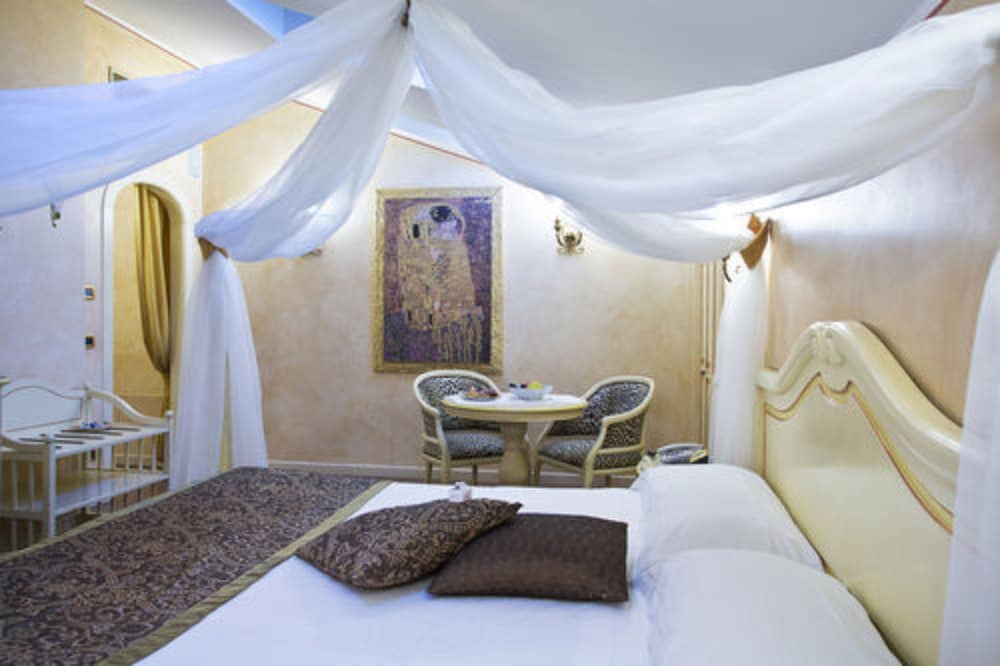 Vip's Motel Luxury Accommodation & Spa