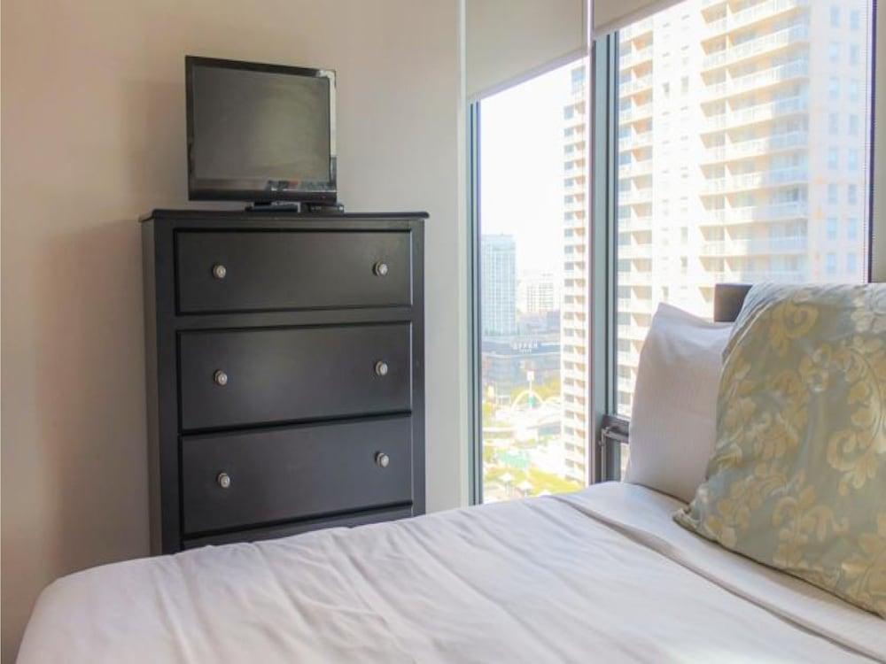 State and Grand by BridgeStreet