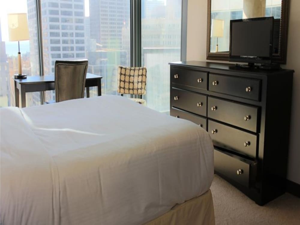 State and Grand by BridgeStreet