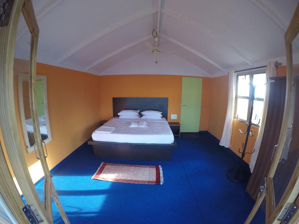 Neptune Point Hill Cottages