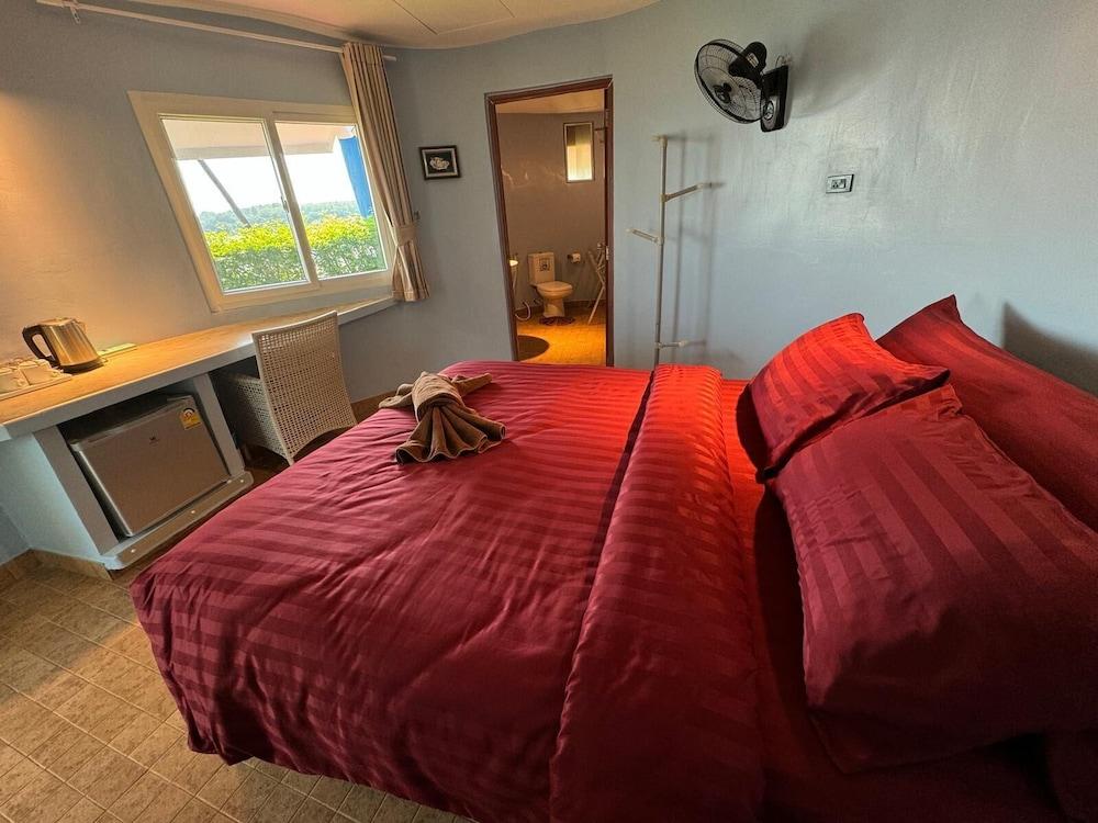 Koh Mak Buri Hut Natural Resort