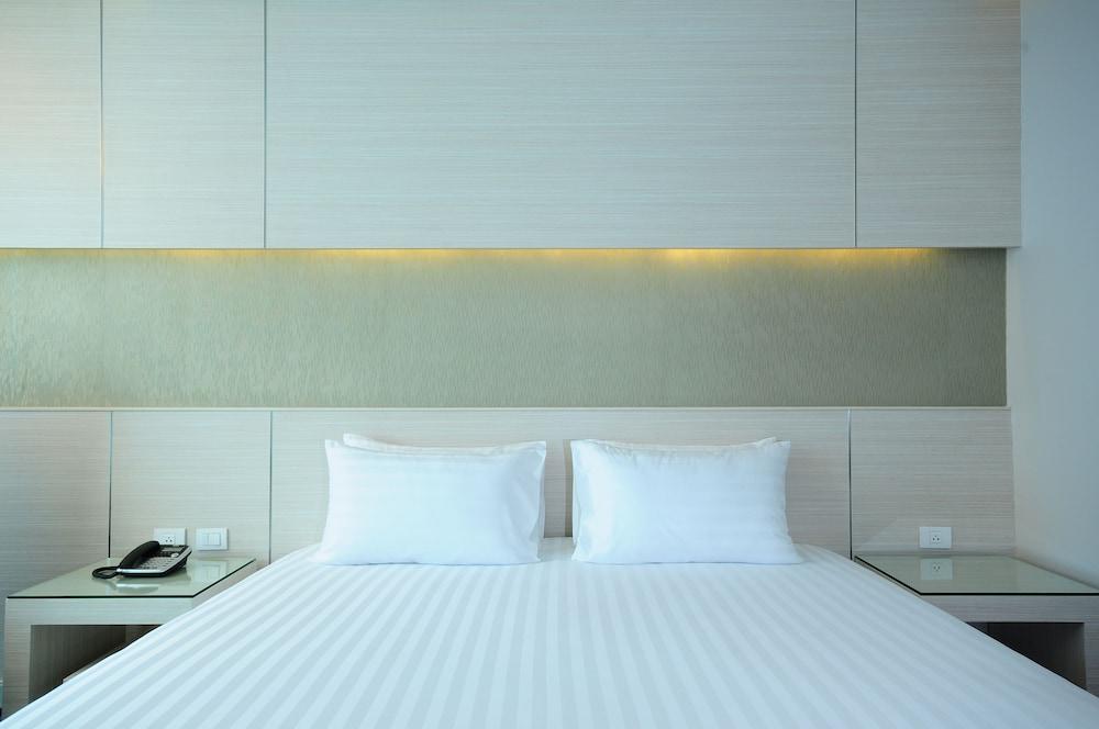 One One Bangkok Hotel