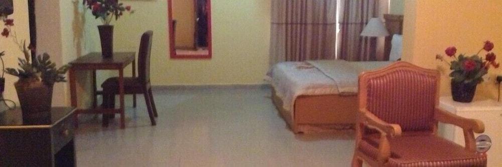 Pinnacle Hotels and Suites