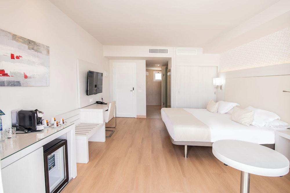 Aequora Lanzarote Suites