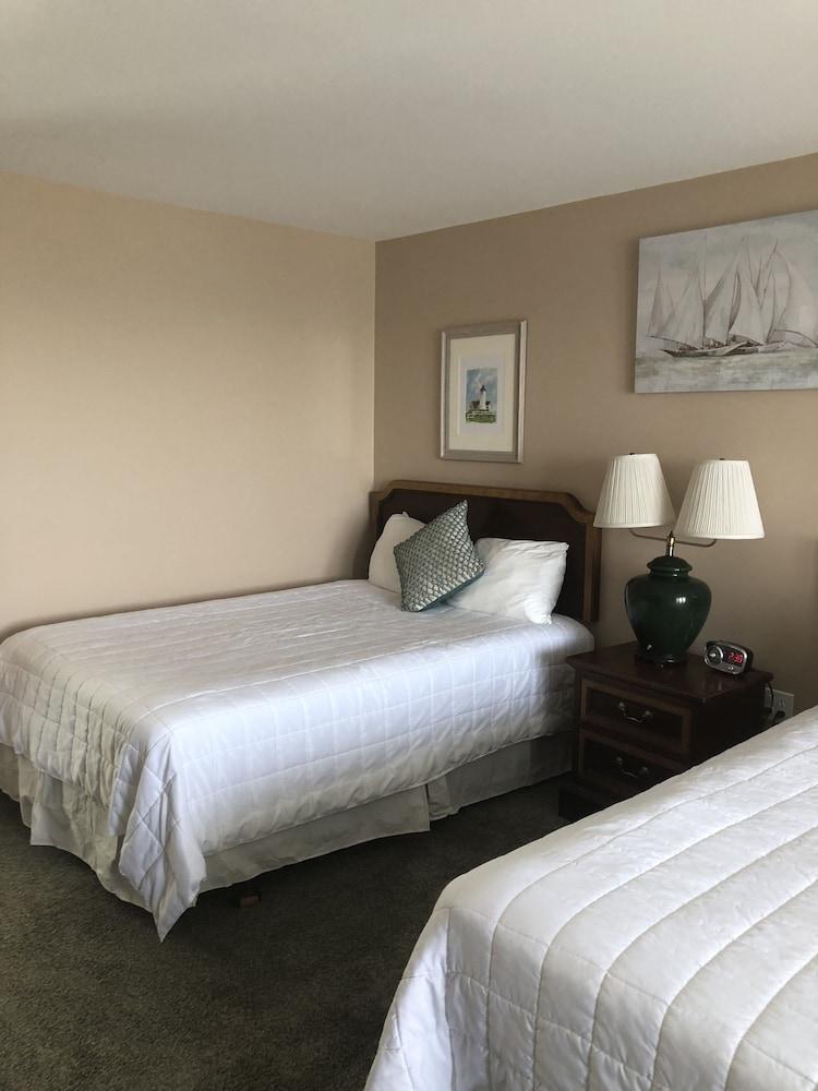 Sands of Time Motor Inn & Harbor House