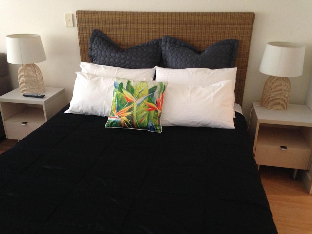 BASE Holidays - Ettalong Beach Premium Apartments